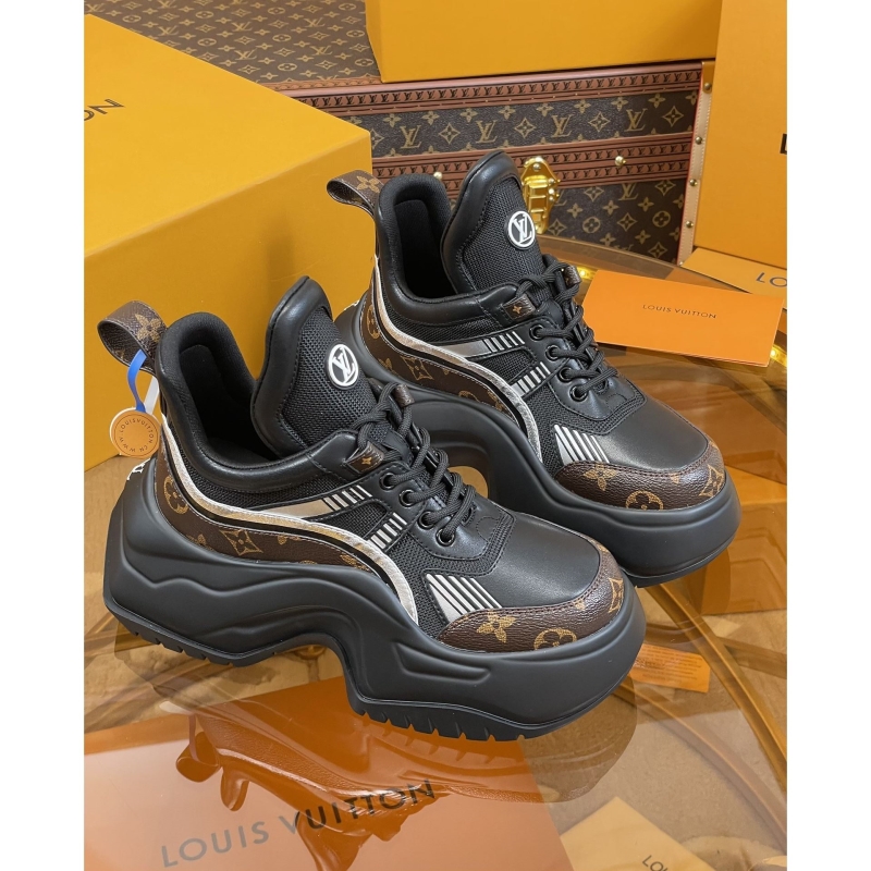 l**is V*t*n sneakers
